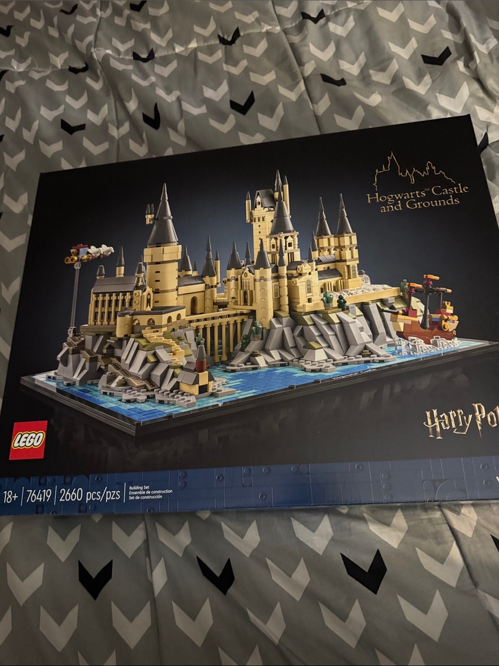 LEGO Harry Potter Hogwarts Castle and Grounds Building Set - Gold/Gray/Blue